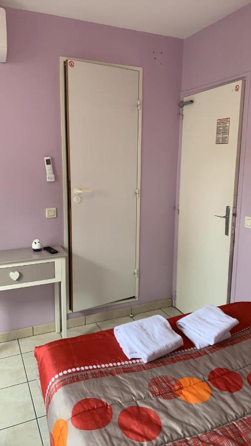 Lailly-en-Val Hotel Du Cygne De La Croix Blanche מראה חיצוני תמונה