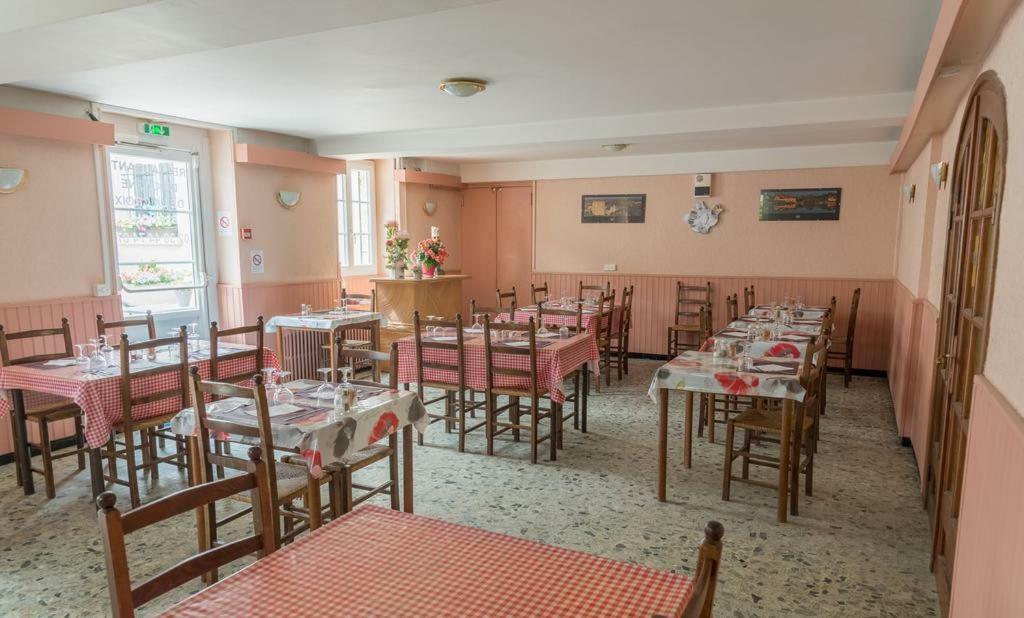 Lailly-en-Val Hotel Du Cygne De La Croix Blanche מראה חיצוני תמונה