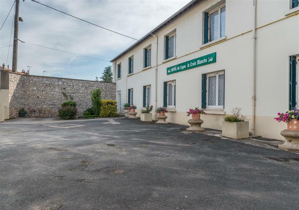 Lailly-en-Val Hotel Du Cygne De La Croix Blanche מראה חיצוני תמונה